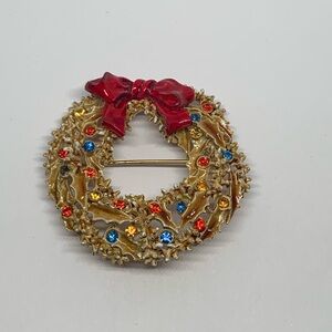 VTG  Signed ART Gold tone Enamel Rhinestone Christmas Wreath Brooch